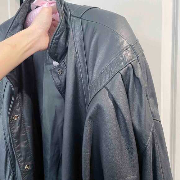 90s Boxy Dark Green Leather Jacket: Oversized Unisex Style - Picture 7 of 9